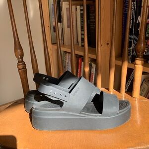 Crocs Women’s Brooklyn Low Wedges, Platform Sandals